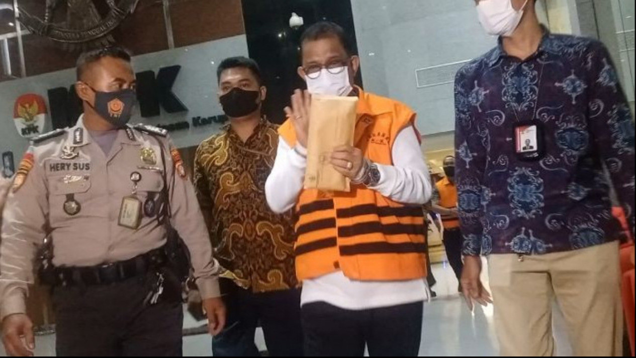 Terima Suap Izin Alfamidi Rp500 Juta, Mantan Wali Kota Ambon Divonis 5 Tahun Penjara
